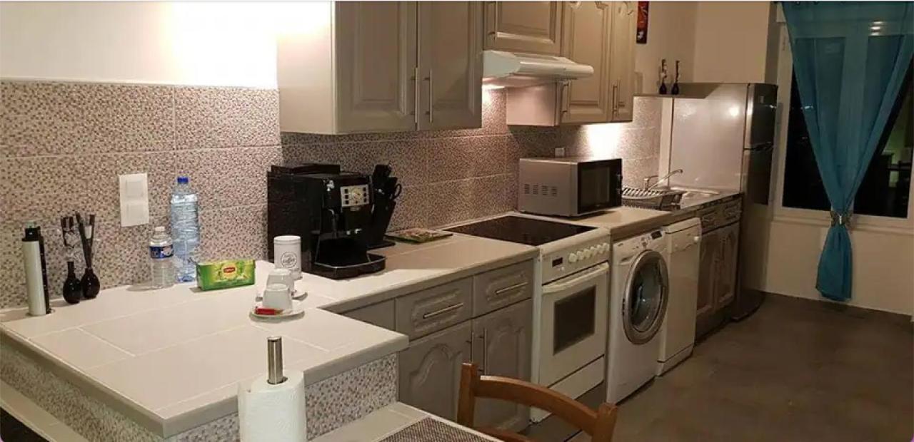 Chez Nous -Parking Gratuit Et Wifi A Vierzon Apartment Екстериор снимка