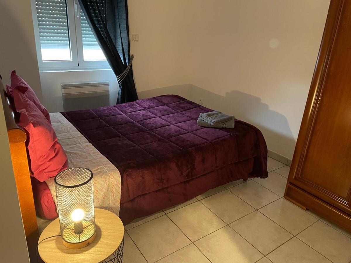 Chez Nous -Parking Gratuit Et Wifi A Vierzon Apartment Екстериор снимка