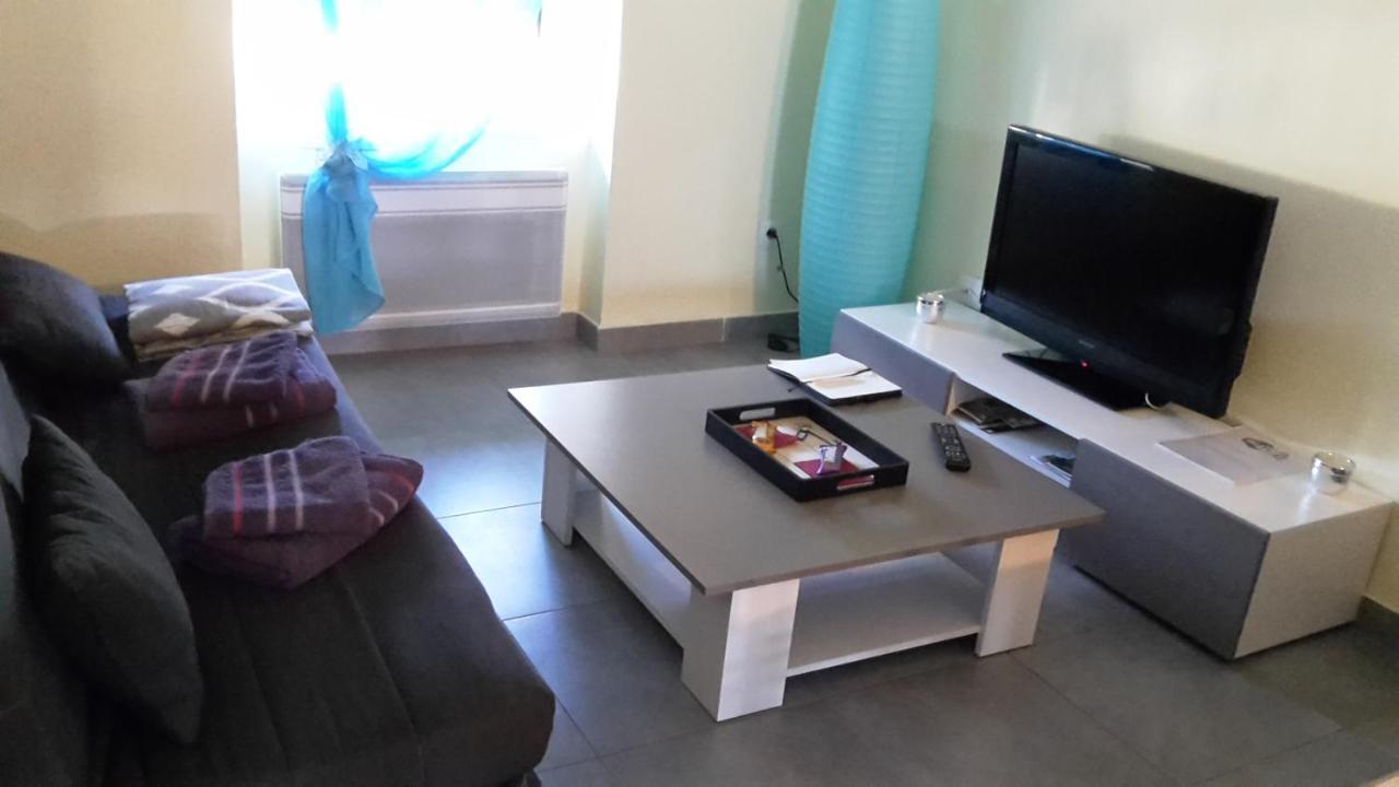 Chez Nous -Parking Gratuit Et Wifi A Vierzon Apartment Екстериор снимка
