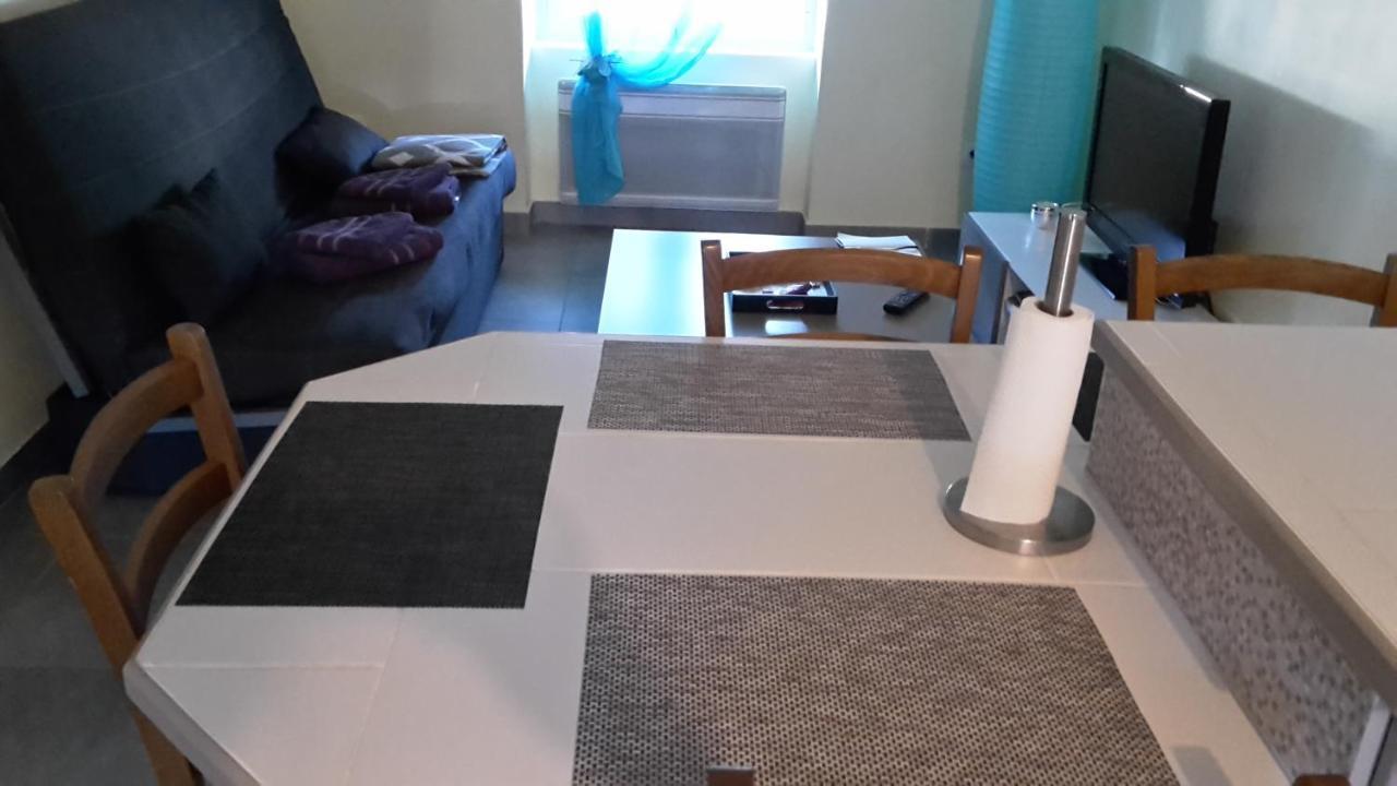 Chez Nous -Parking Gratuit Et Wifi A Vierzon Apartment Екстериор снимка