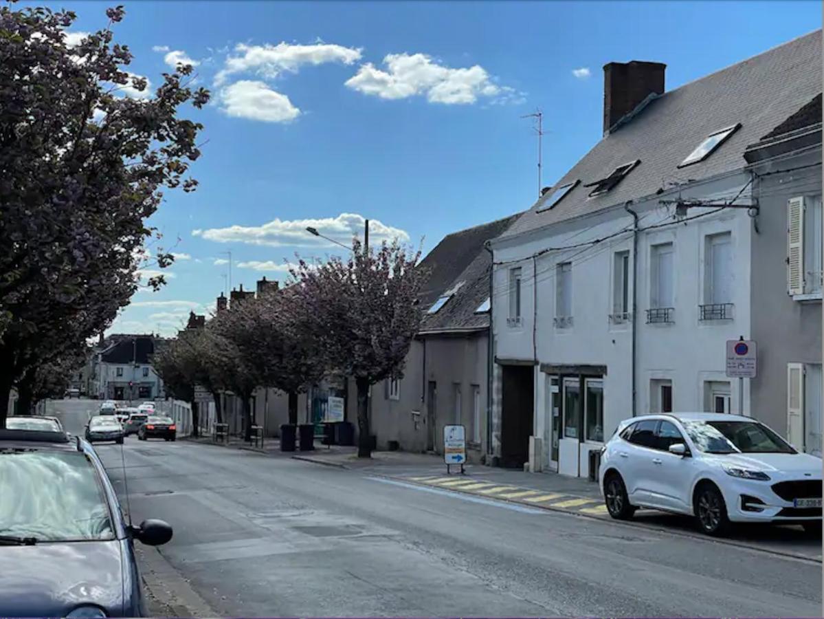 Chez Nous -Parking Gratuit Et Wifi A Vierzon Apartment Екстериор снимка