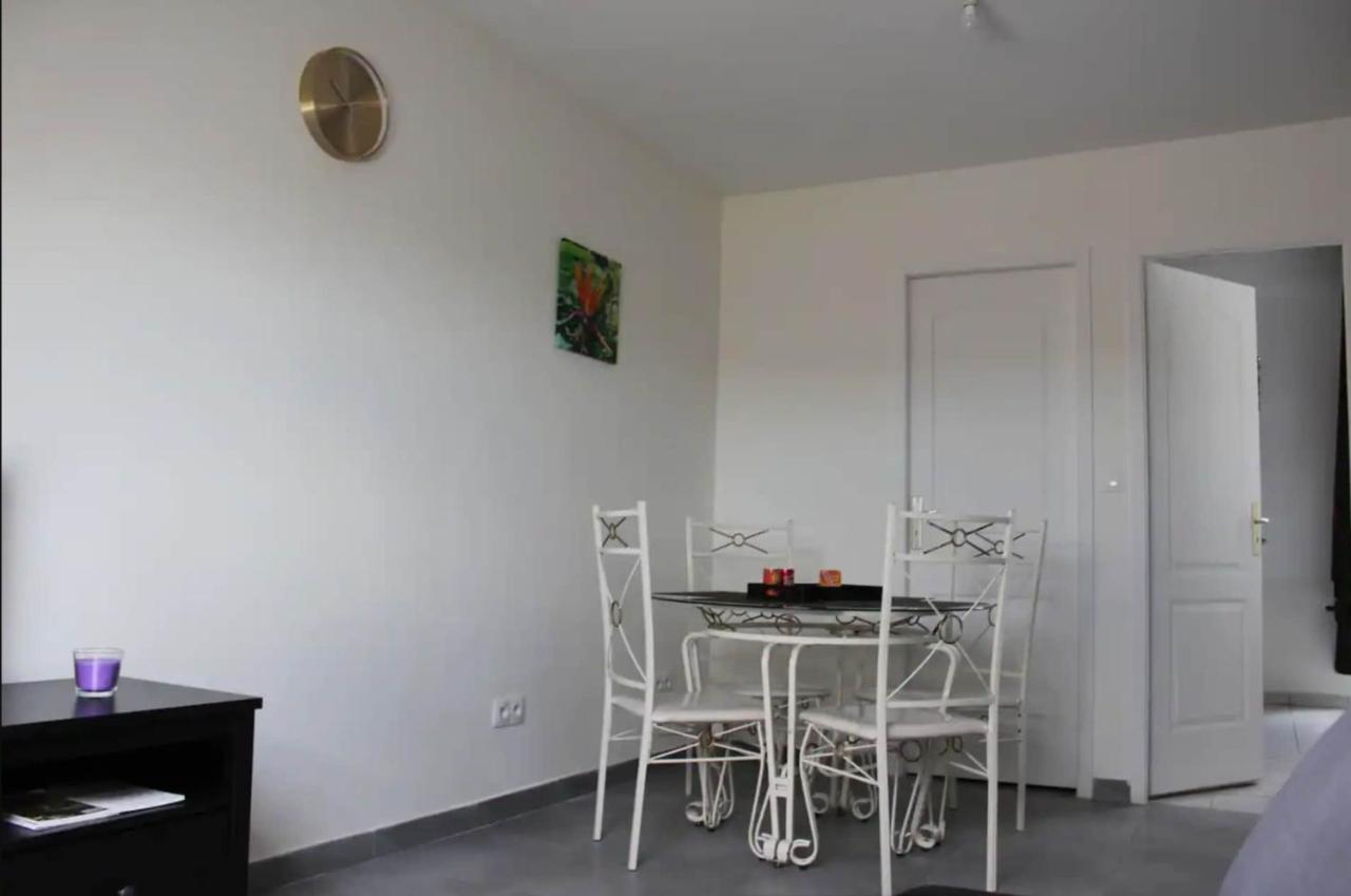 Chez Nous -Parking Gratuit Et Wifi A Vierzon Apartment Екстериор снимка