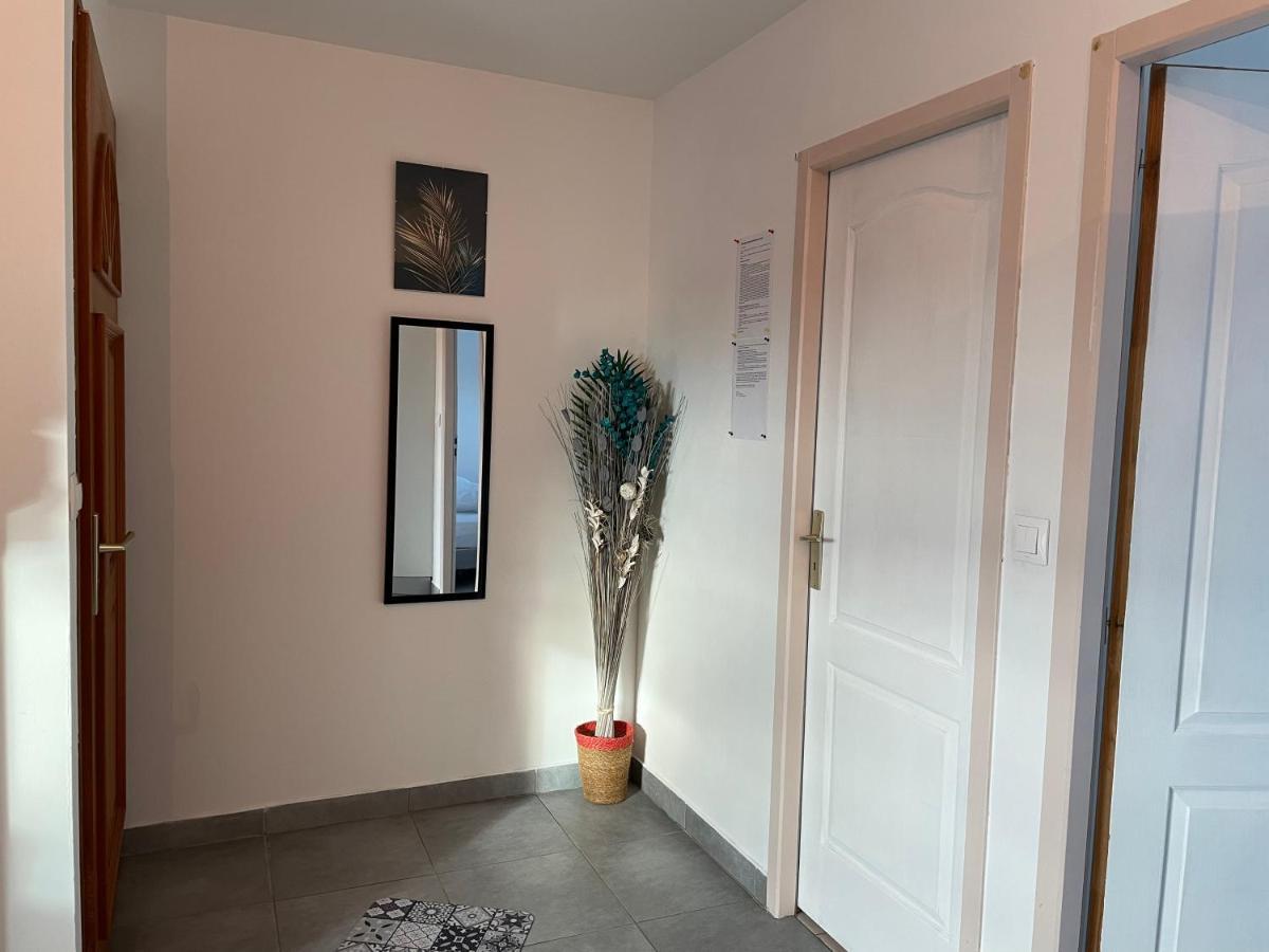 Chez Nous -Parking Gratuit Et Wifi A Vierzon Apartment Екстериор снимка